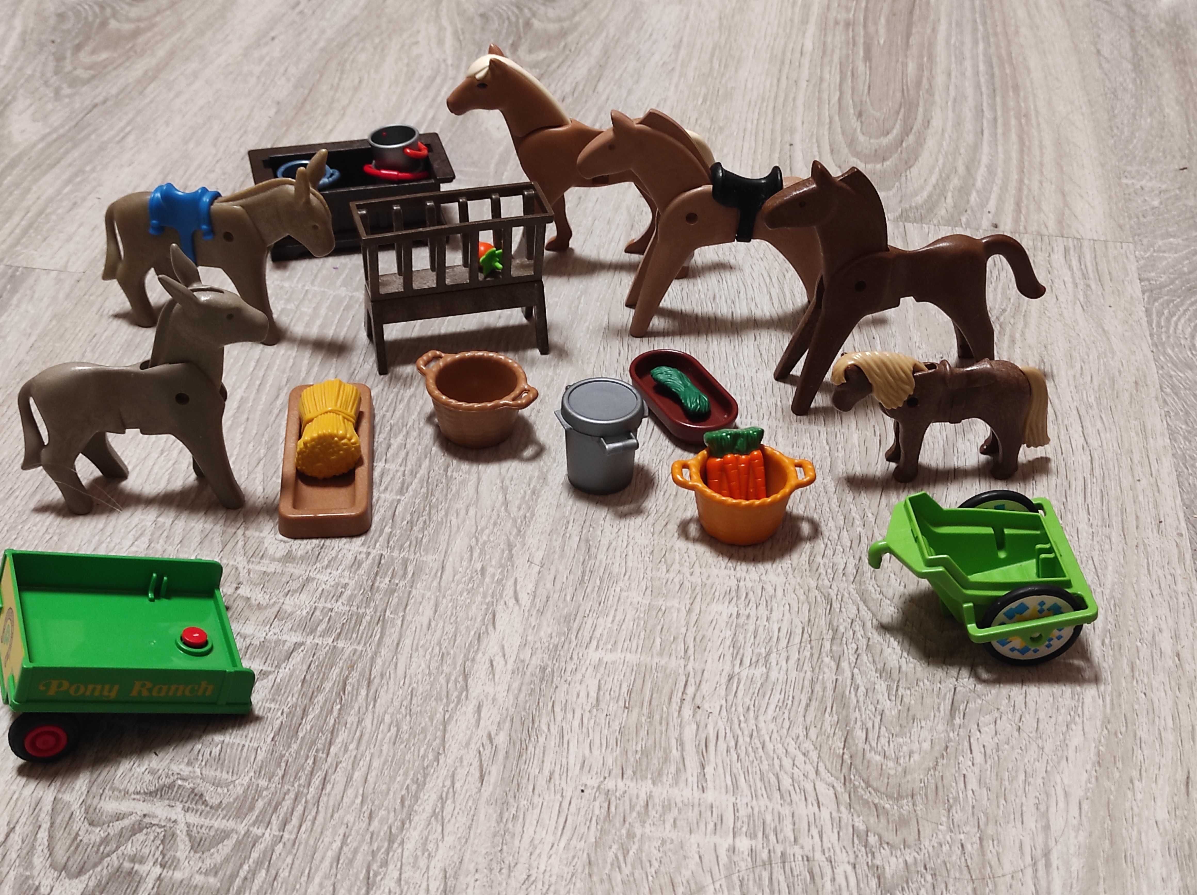 Фігурки Playmobil кони