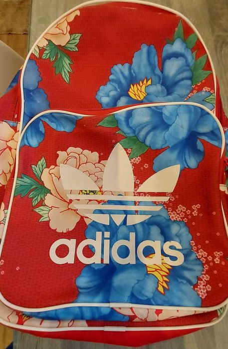 Mochila Adidas estado razoável