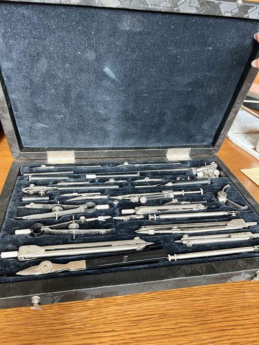 Набор чертёжных инструментов