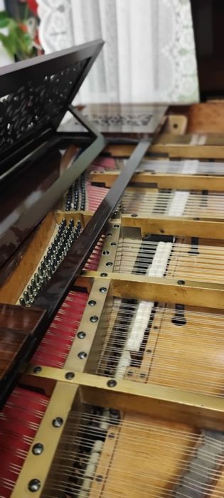 Fortepian Érard sygnatura Paderewski 
z autentyczną sygnaturą Ignacego