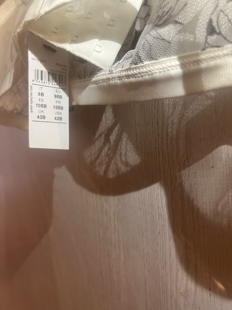 Śliczny biustonosz koronka trójkąty Intimissimi