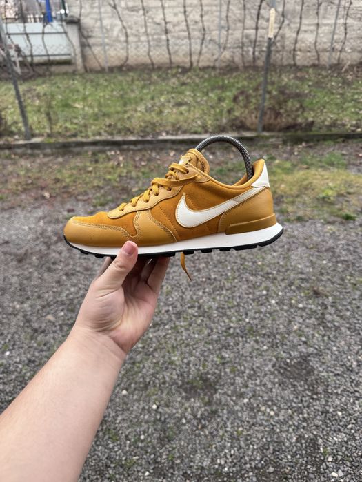 Кросовки Nike.