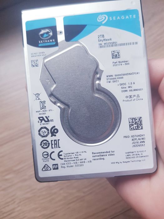 dysk twardy HDD 2.5" 2TB marki Seagate Skyhawk.
