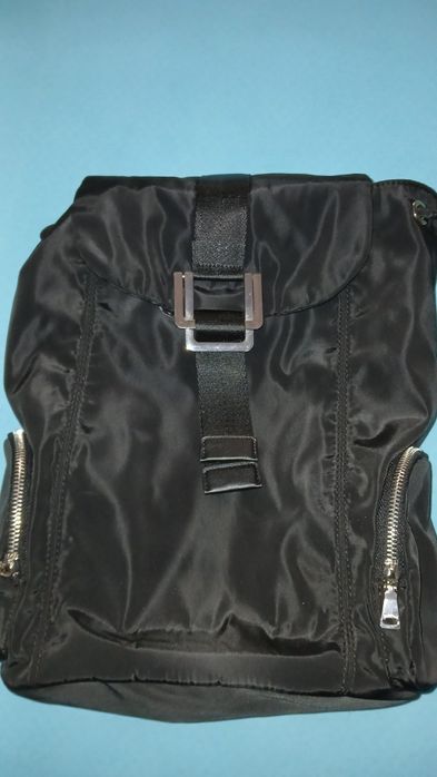 Mochila preta da parfois