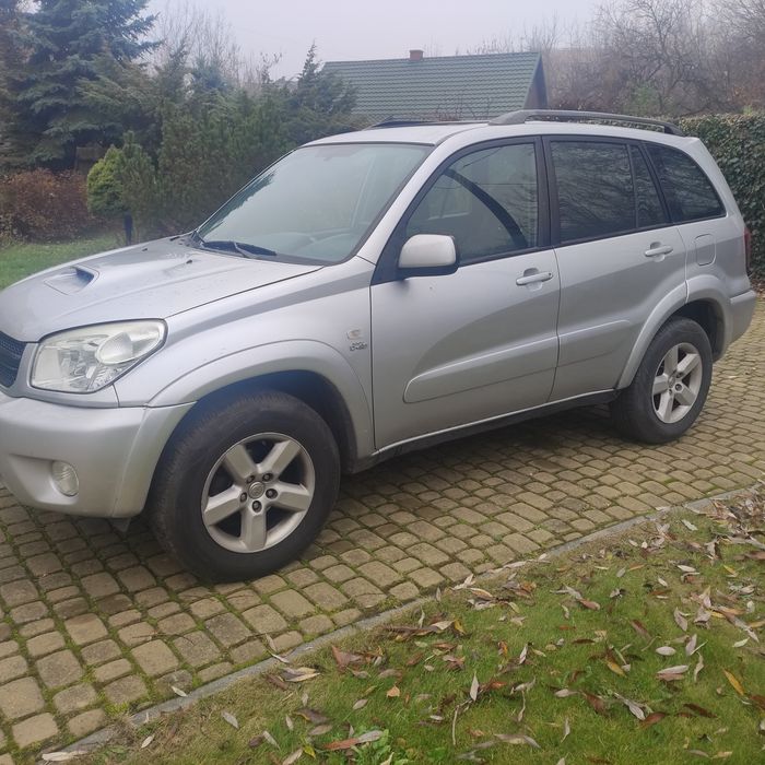 Toyota RAV4. Sprawna.