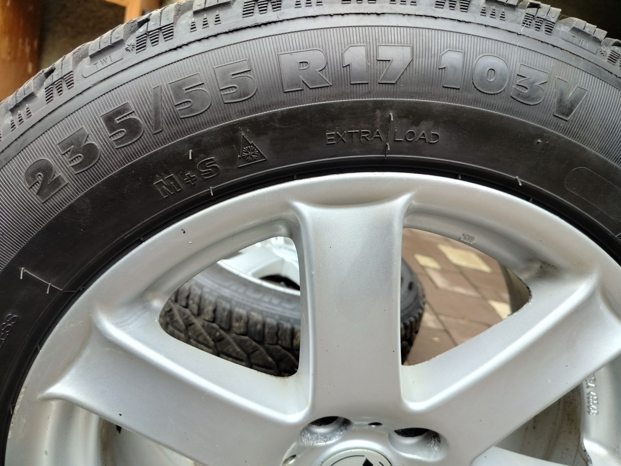 Диски з шинами зима BMW x3 e83 235 55 r17 Kormoran 5х120