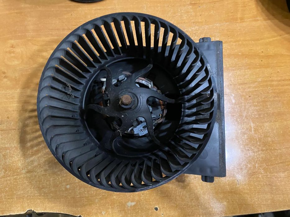 WENTYLATOR DMUCHAWA CZARNA NAWIEWU VW SKODA DACIA NISSAN