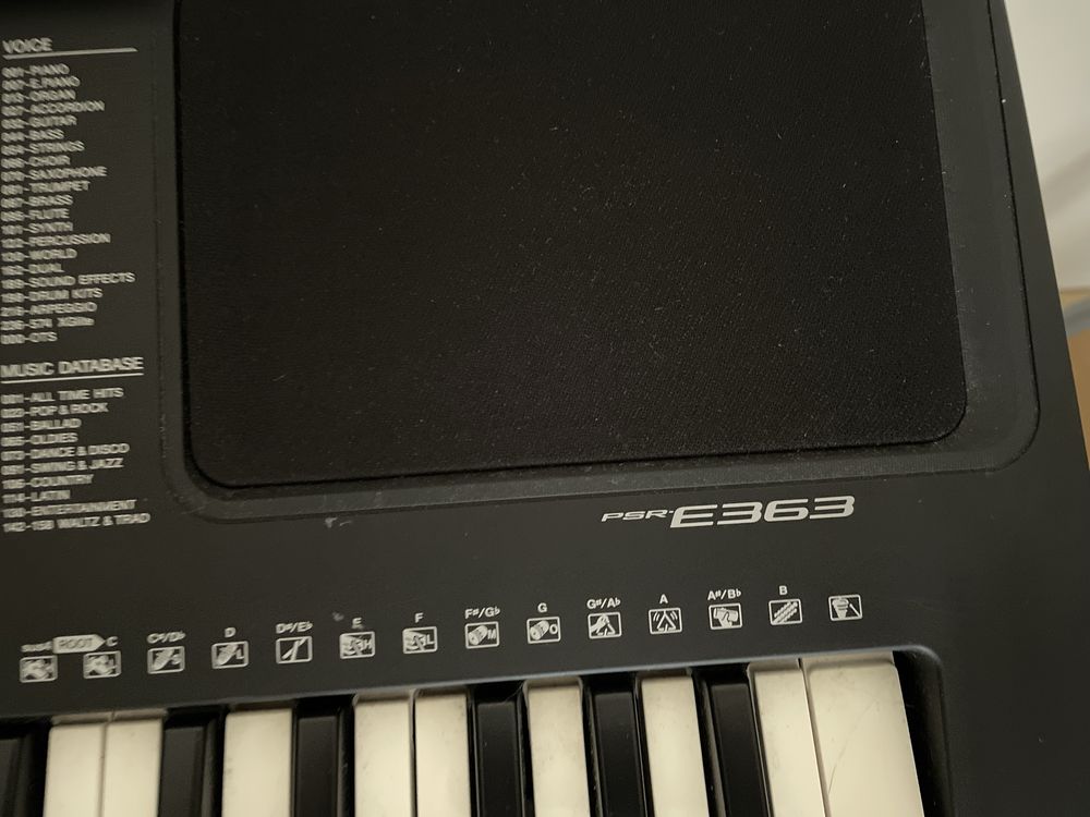 Keyboard Yamaha PSR E363 z statywem