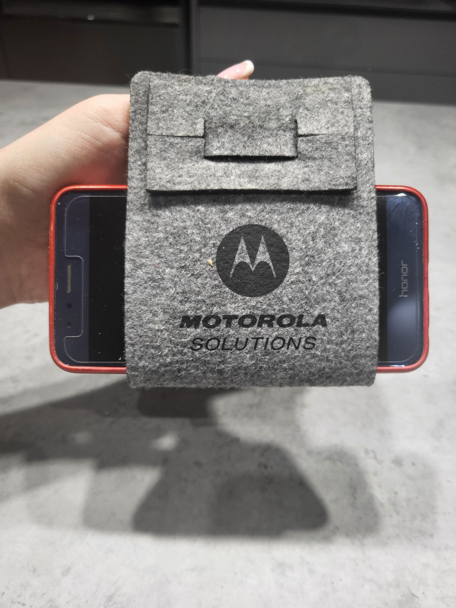 Uchwyt do ładowania  telefonu  nowy
Motorola 

Wymiary:19 x 9 x 0,5 cm