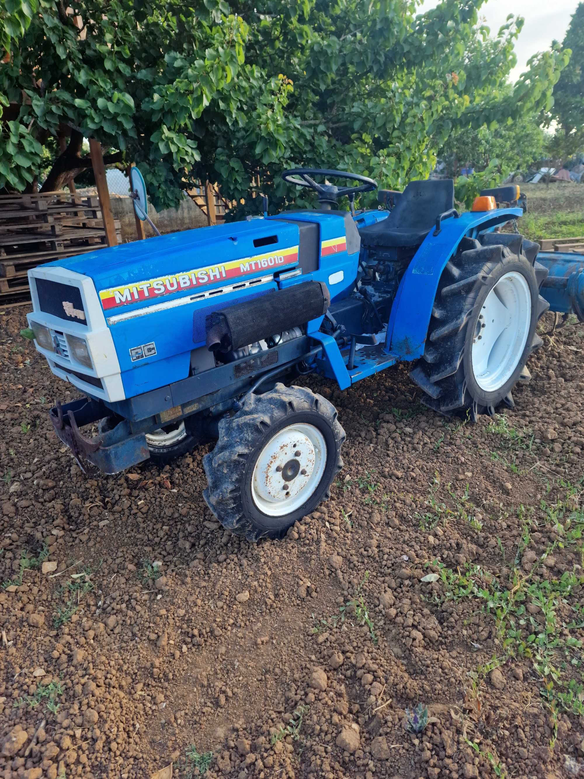 Trator Mitsubishi 4x4 MT 1601 D