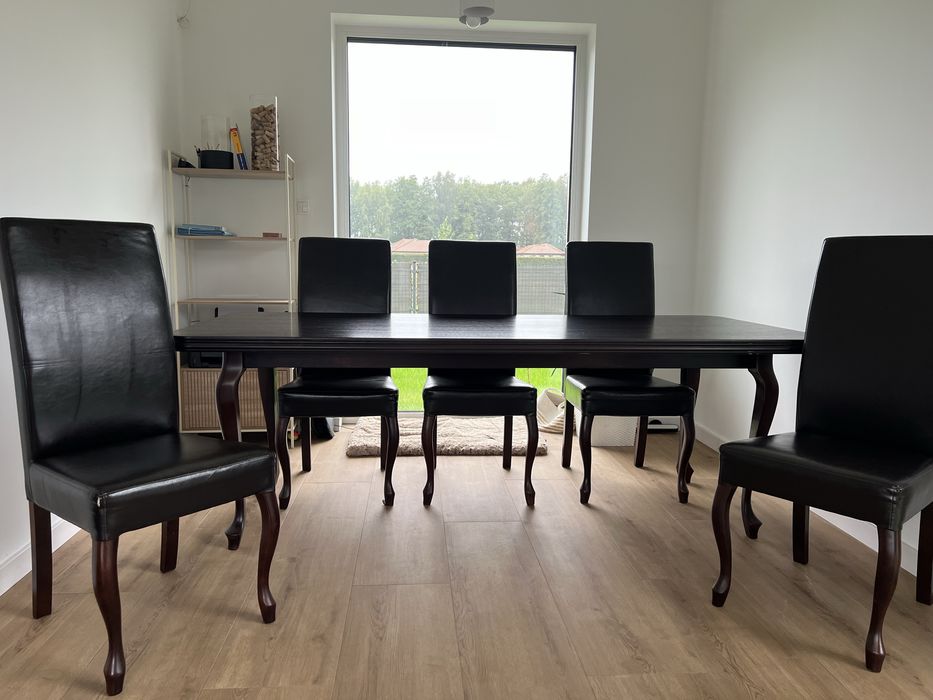 Duży stól z litego drewna z kompletem 6 krzeseł do jadalni lub salonu