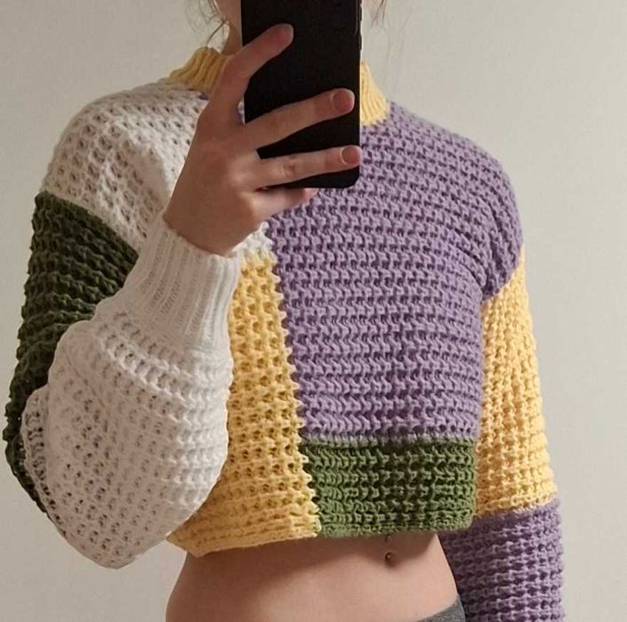 Kolorowy sweter krótki