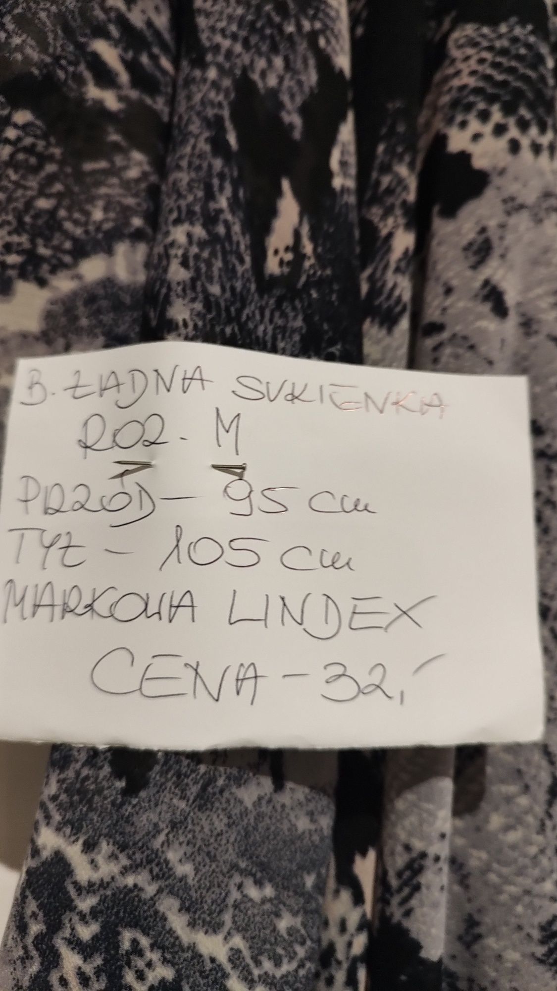 Śliczna sukienka na podszewce rozmiar M