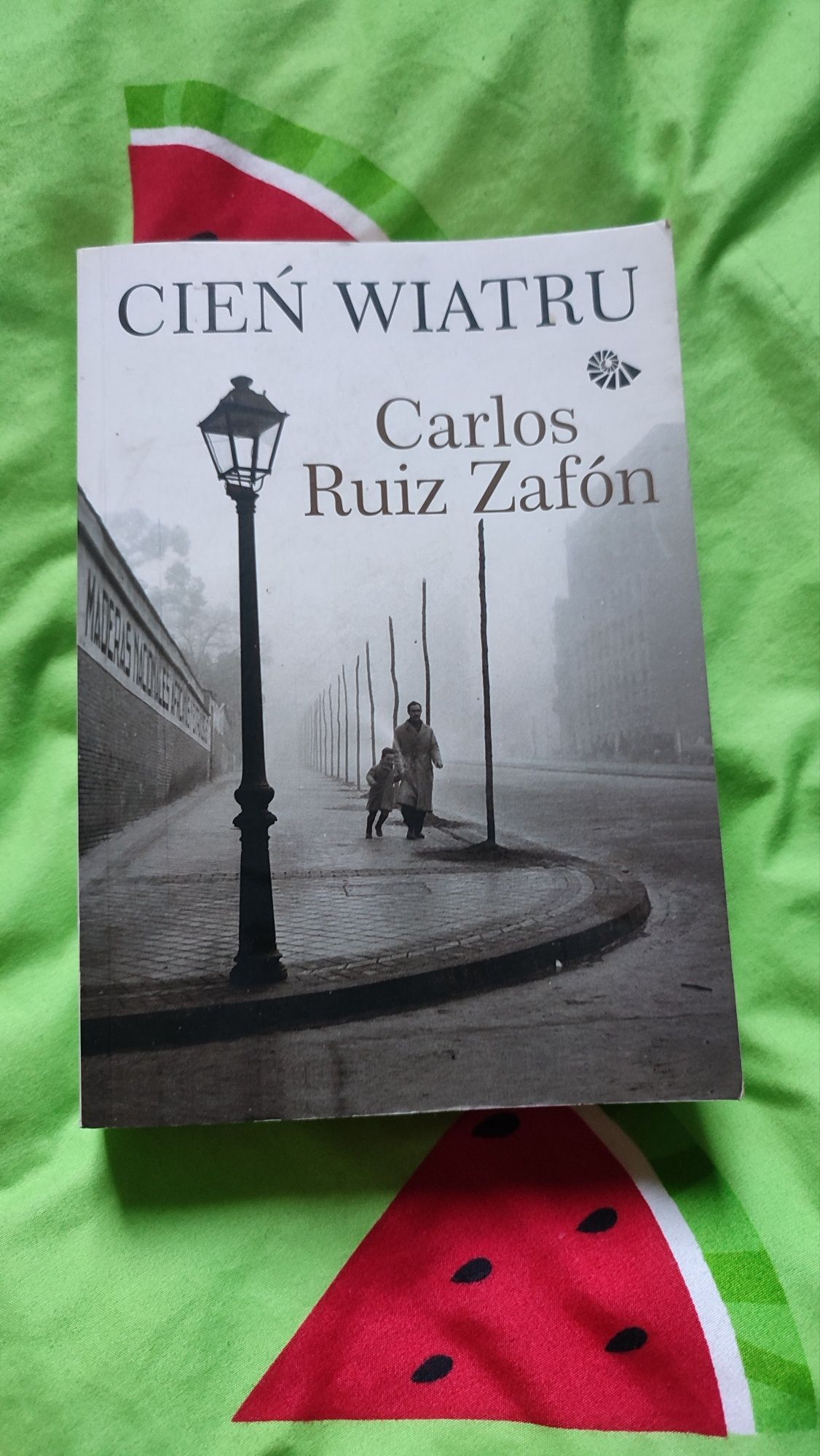 Książka Cień Wiatru Carlos Ruiz Zafon