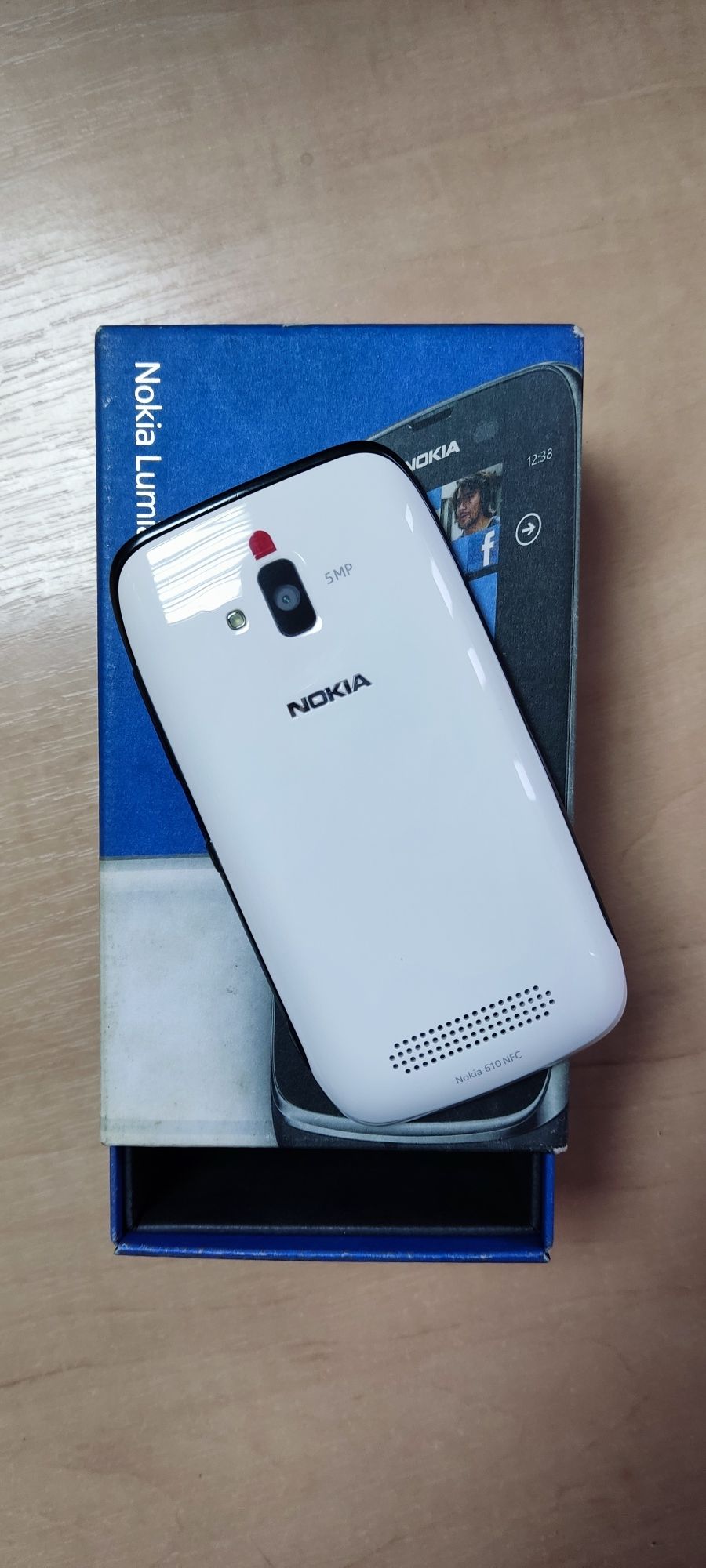 NOKIA Lumia 610 смартфон