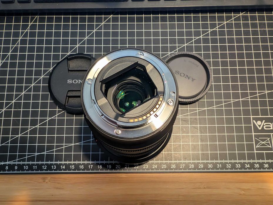 Objectiva Sony 20mm f/1.8 G