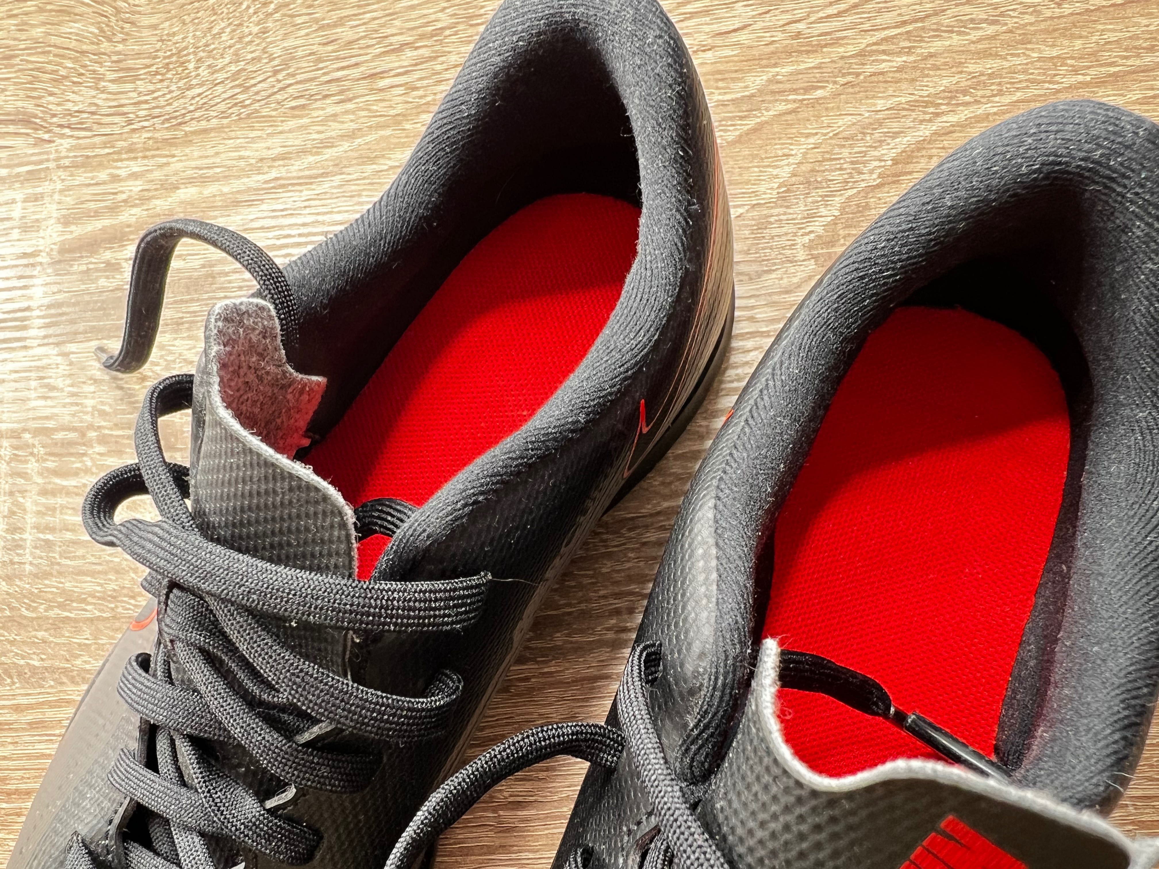 Кросівки для бігу та спору Nike 36