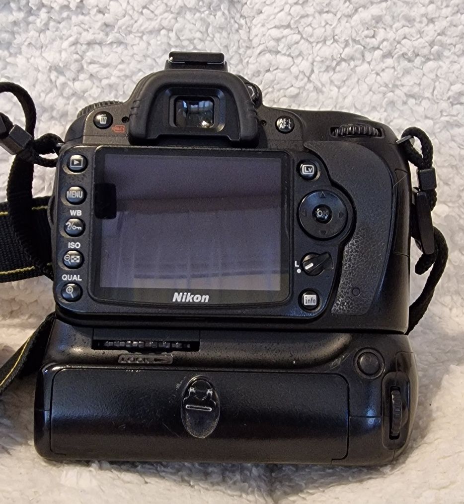 Aparat body lustrzanka Nikon D90 / 2 baterie / Ładowarka / Grip