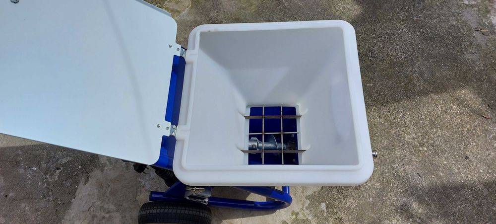 Máquina  de projectar cortiça, capoto e gessos