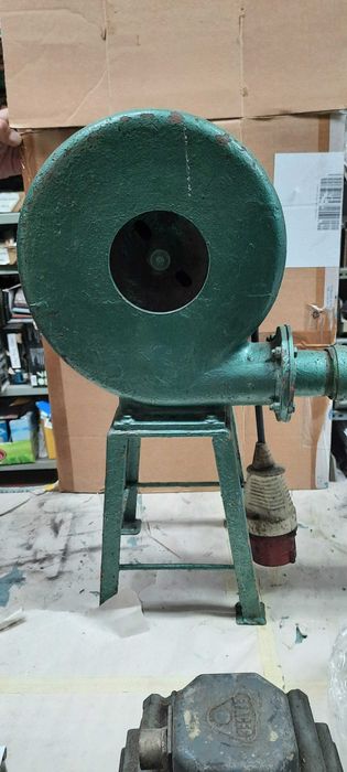 Motor Eléctrico Trifásico (D)-0.25Cv- 2830 rpm
        c/ ventilador