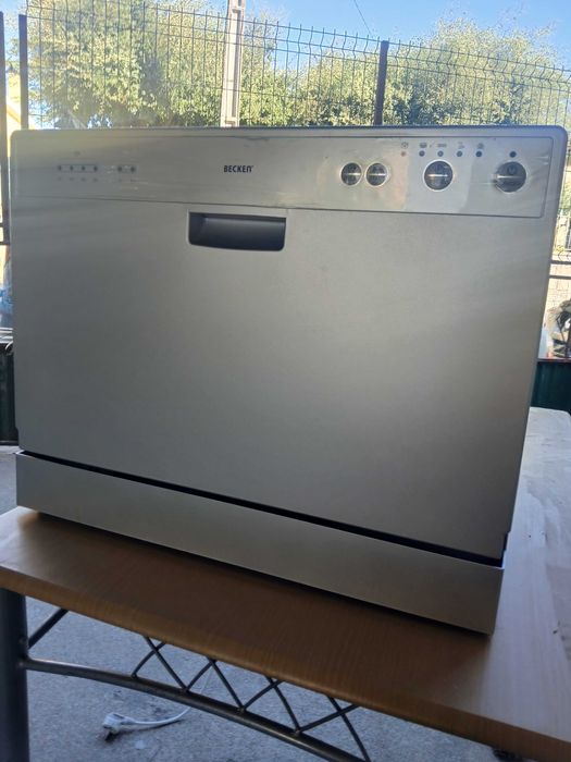 Vendo mini máquina de lavar loiça Becken semi nova