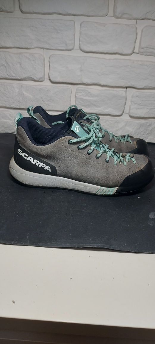 Scarpa  40.      .