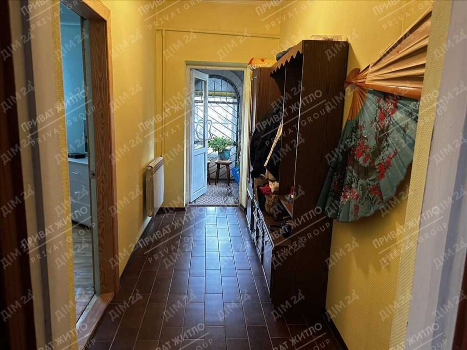 Сосни на ділянці, річка та пляж за воротами. Пошук закінчено!