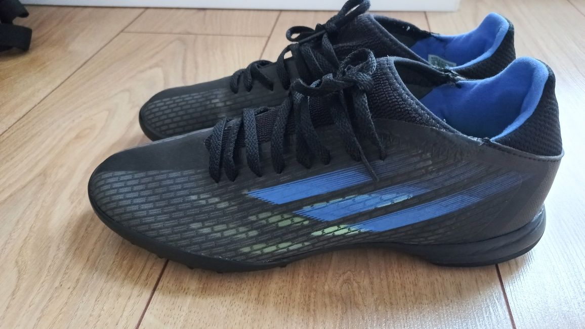 Buty piłkarskie adidas X predator Turfy rozmiar 40  i 2/3