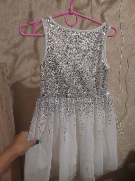 Сукня 104-110р.біла,молочна,срібна,сніжинка на новий рік.3-5 років