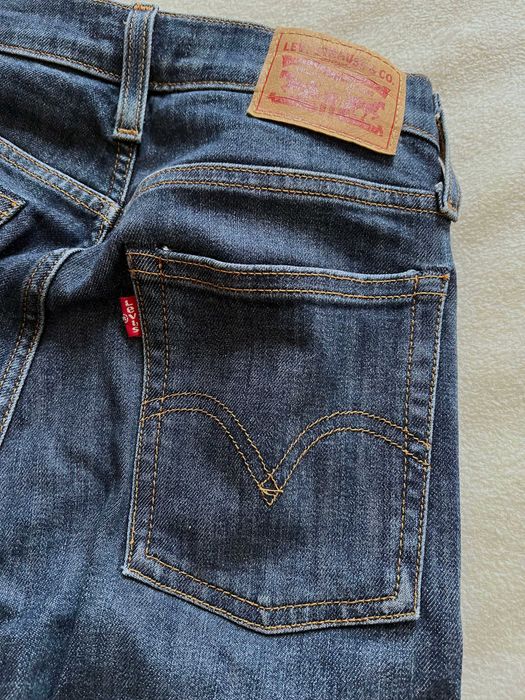 Levi's wedgie skinny — semi-novas