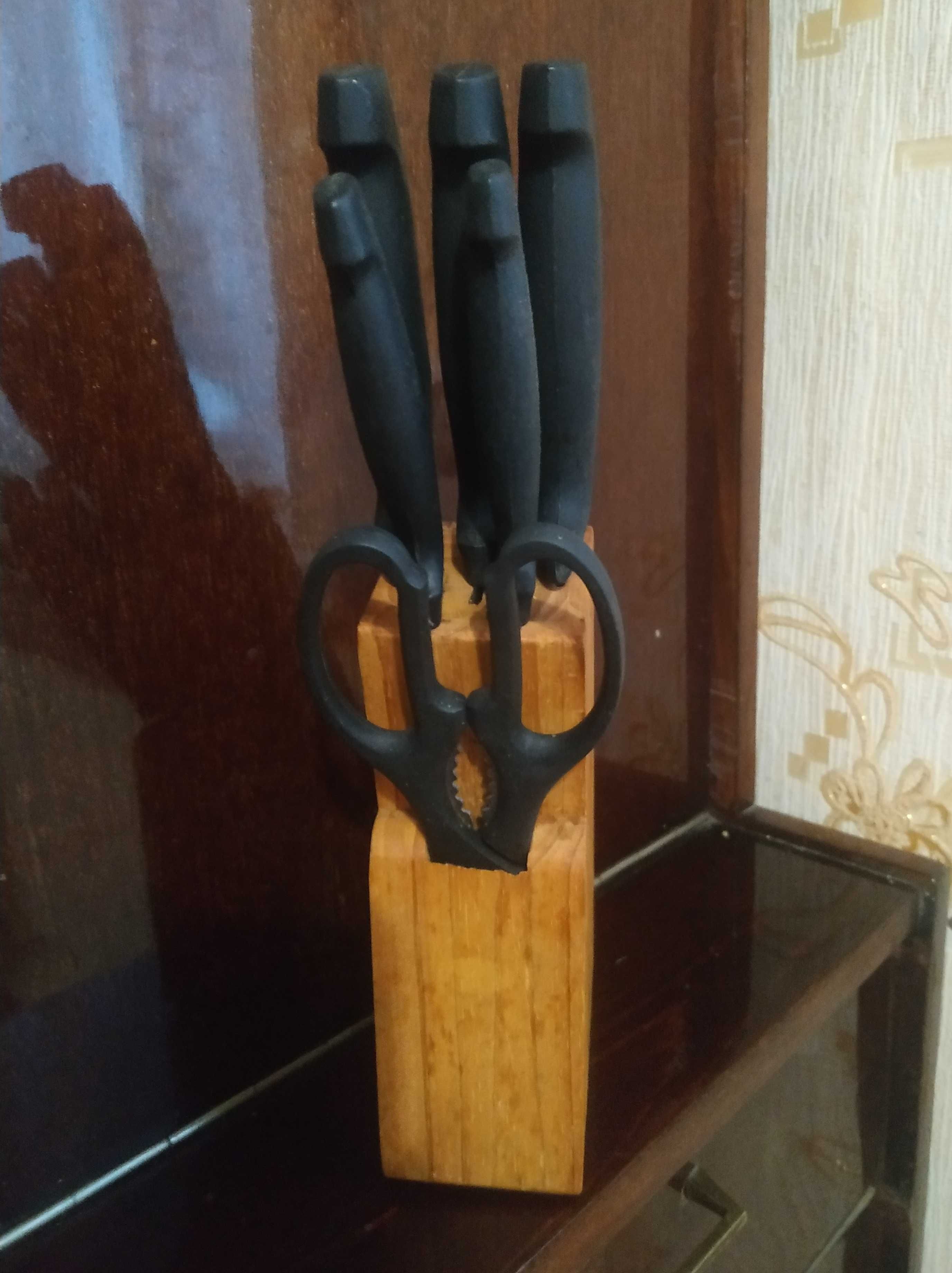 Набор кухонных ножей с ножницами