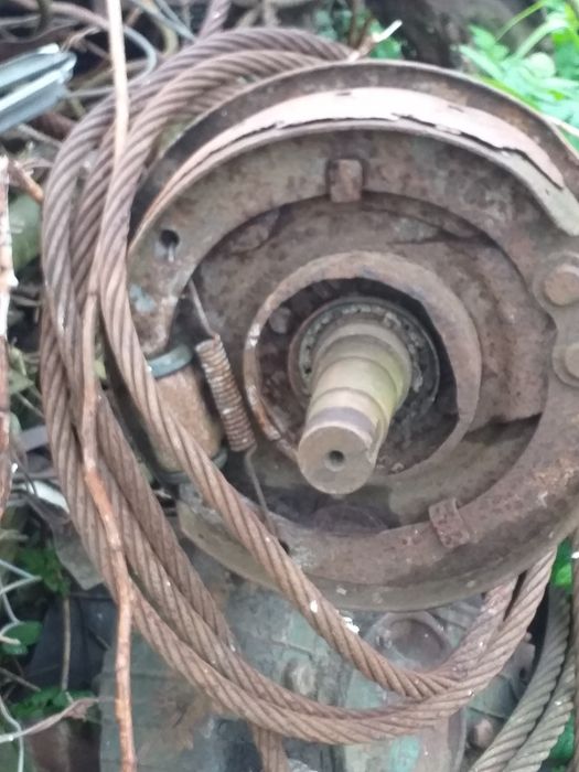 Запчамтини до трактора ДТ-75 і радіатор до автомобіля.