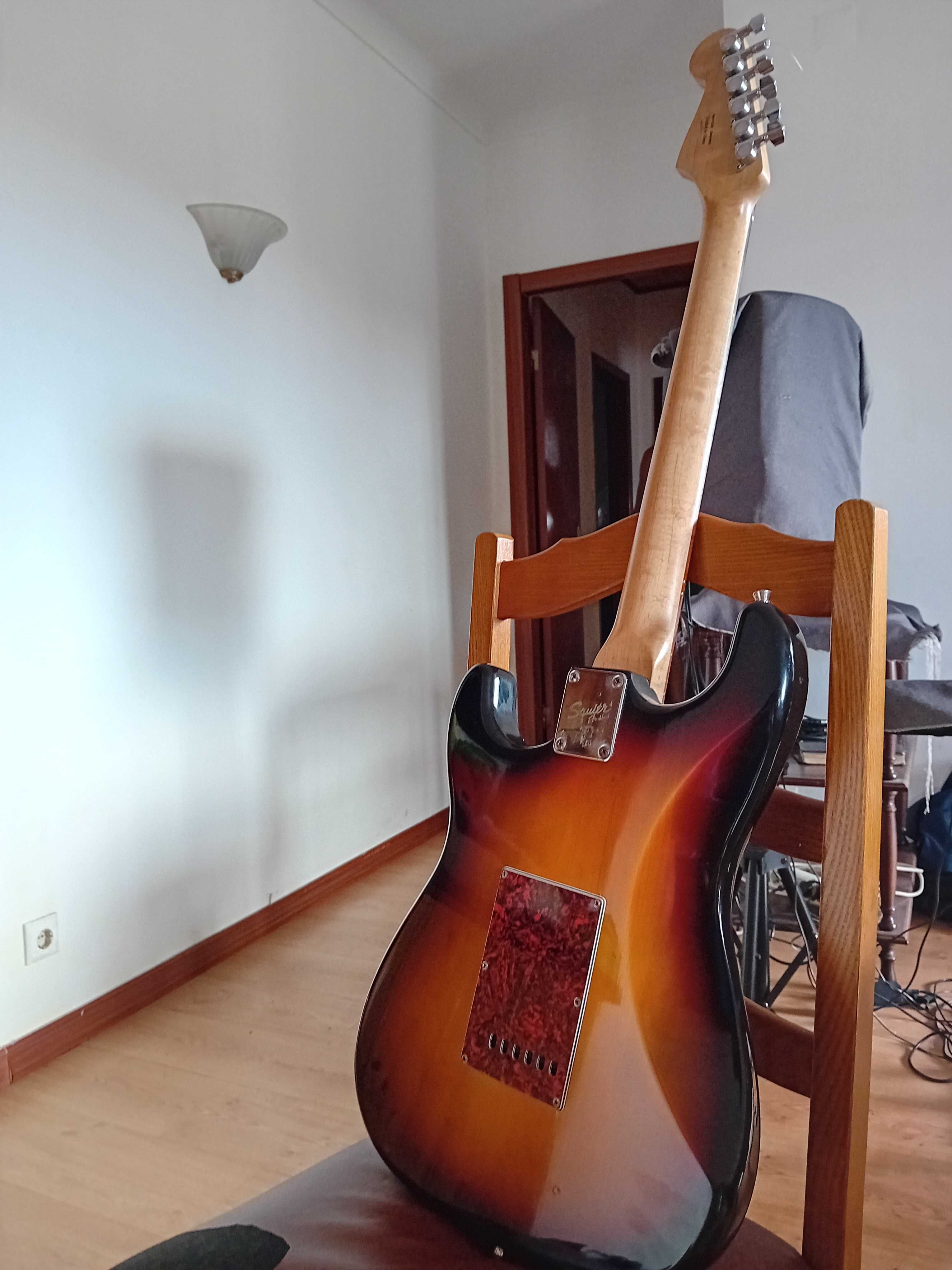 Vendo guitarra Squier Fender