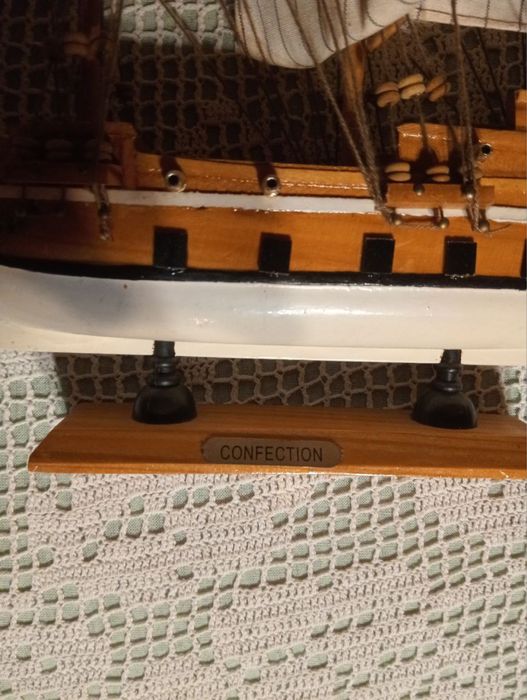 Model drewnianego statku Confection.