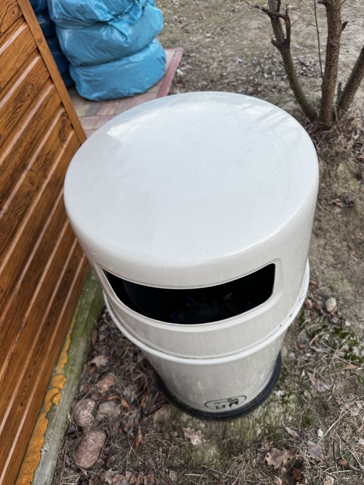 Kosz na smieci z wyjmowanym srodkiem z tworzywa 120 L