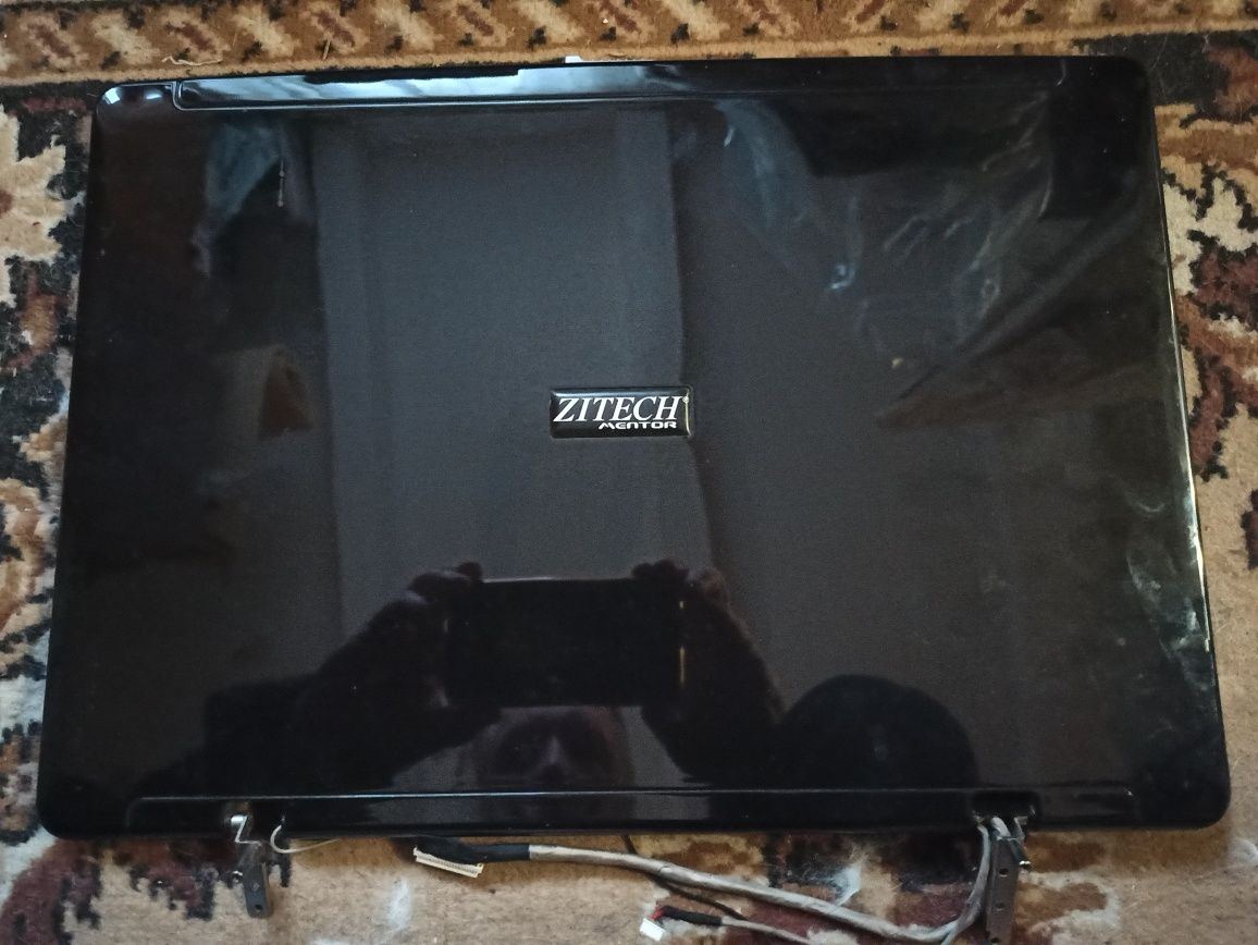 Верхня частина, екран ноутбука MSI-GX700