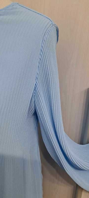 Niebieska plisowana  bluzka Stradivarius – M (38/10) – Nowa