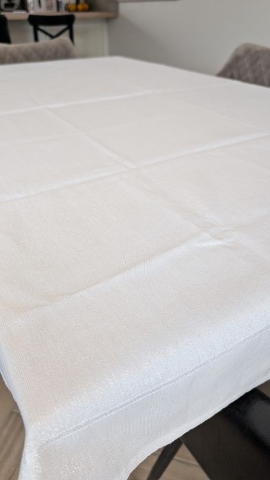 Biały obrus że srebrna nitką 130cmx170cm home&you