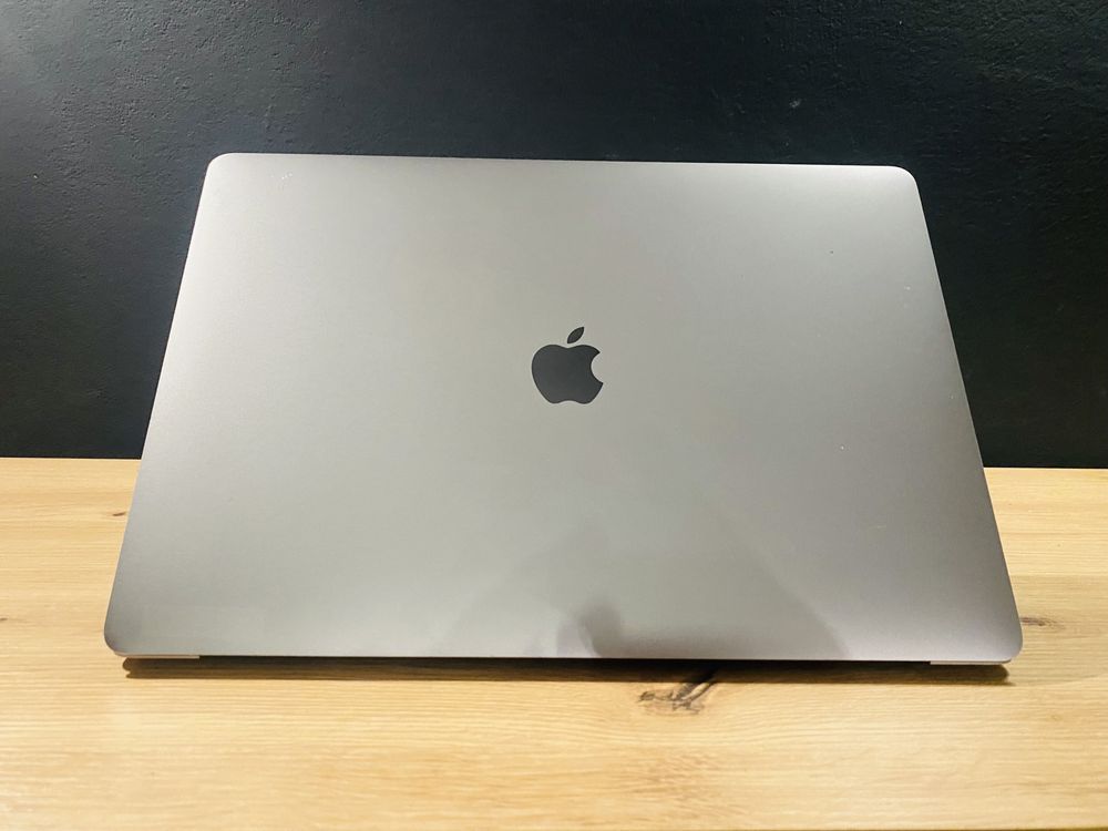 Macbook A1707 i7 16 GB / 512 GB Radeon 555