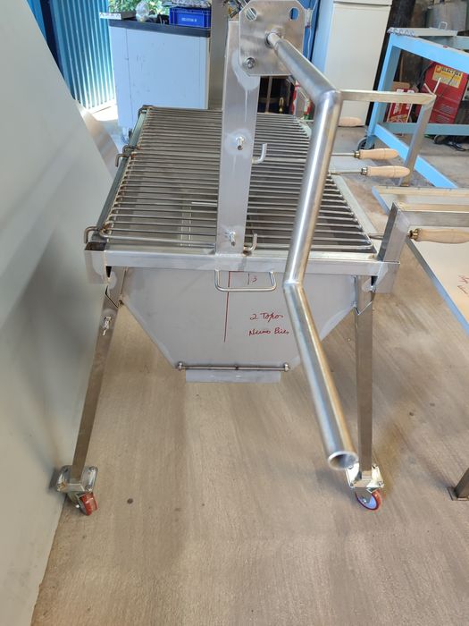 Churrasqueira inox para 2 pernis