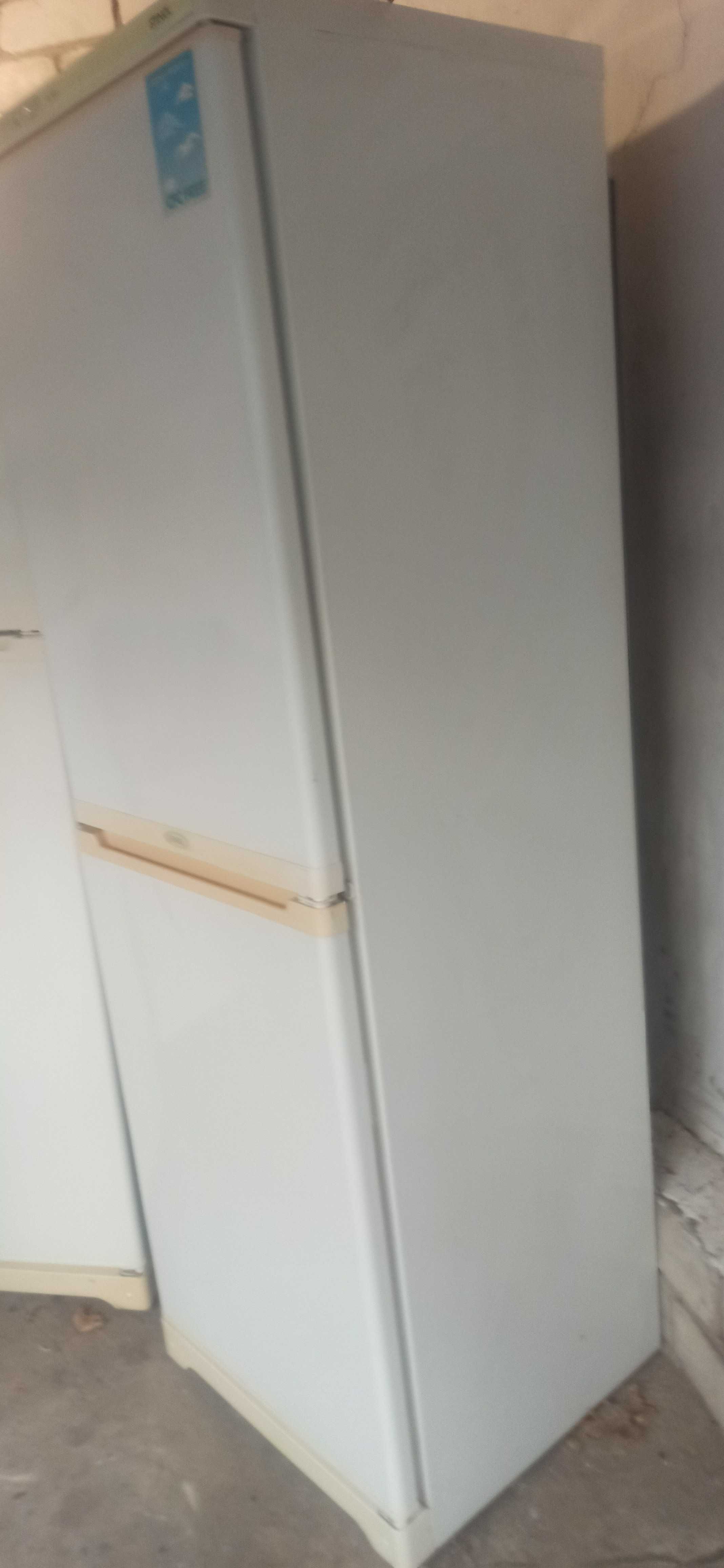 Двухкомпрессорный холодильник Стинол 184 см в хорошем состоянии