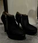 Botins salto alto pretos