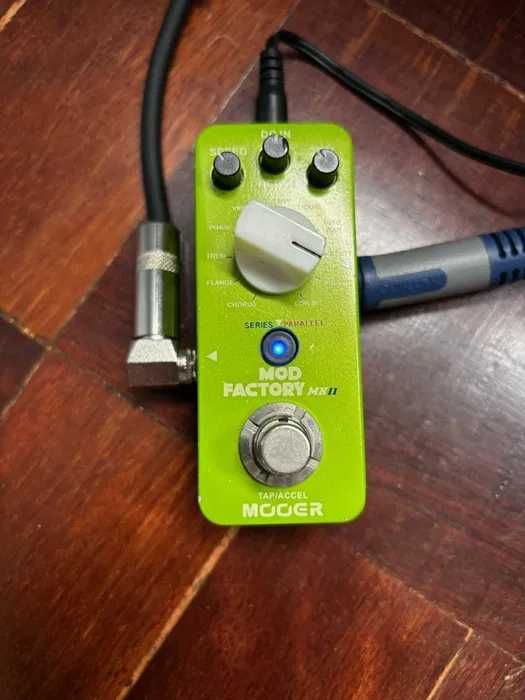 Pedais Guitarra (Looper BOSS RC-1 e Mooer Mod Factory MKII)