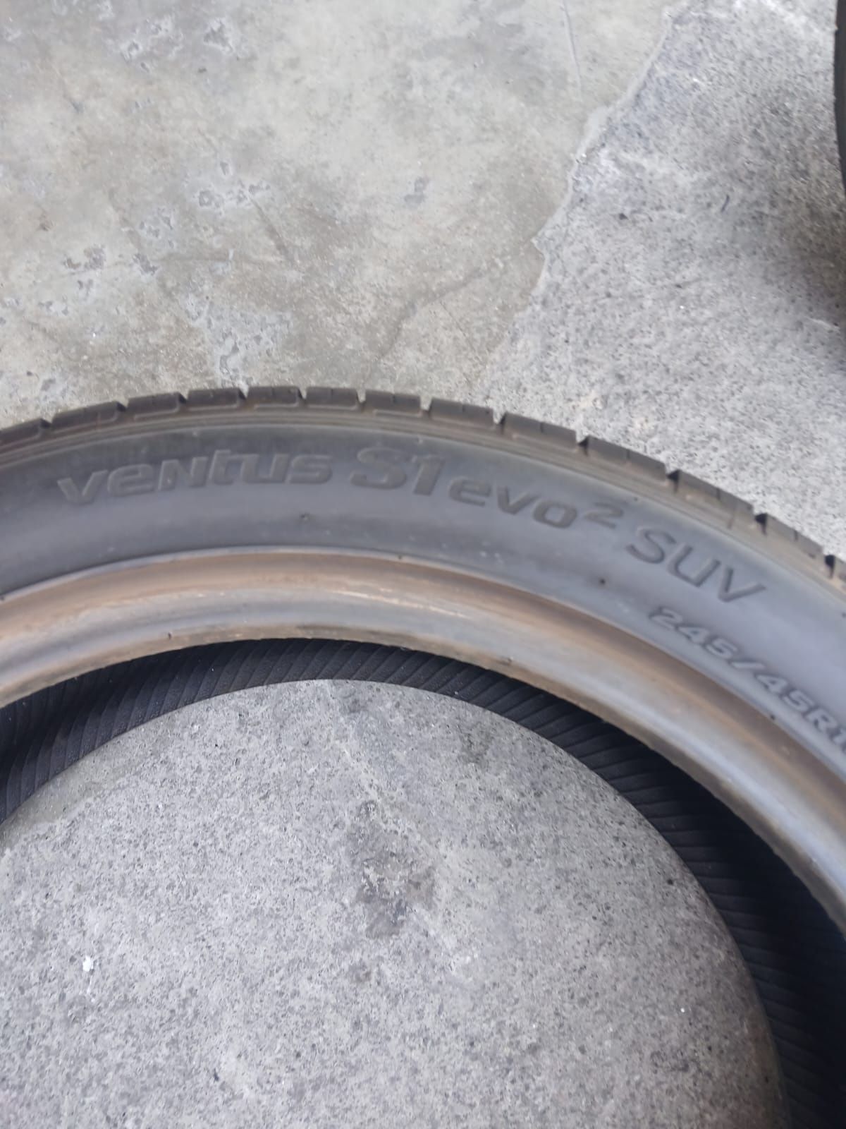 Pneus 245/45/R19 hankook