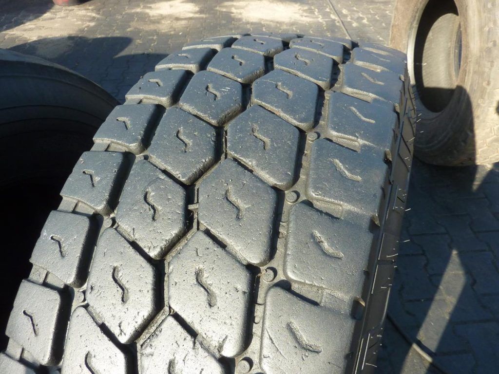 Opona używana ciężarowa 385/65R22.5 KUMHO KMA12; 700zł C2136