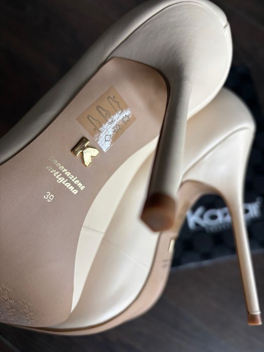 Szpilki Kazar skora naturalna