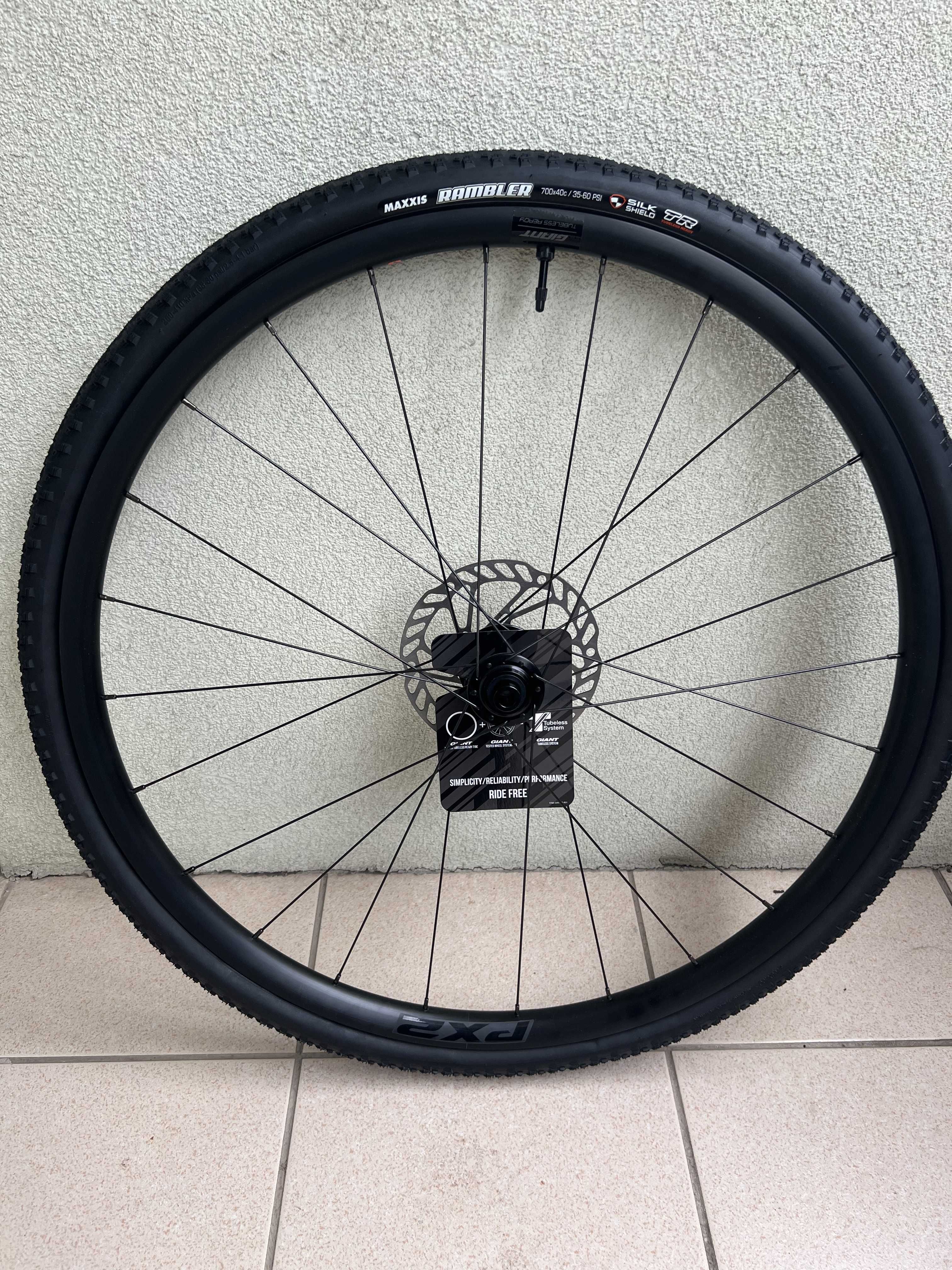 Koła gravel Giant PX2 tubeless - kompletne, opony 700x40C + tarcze!