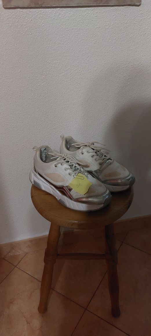 Vende-se sapatos