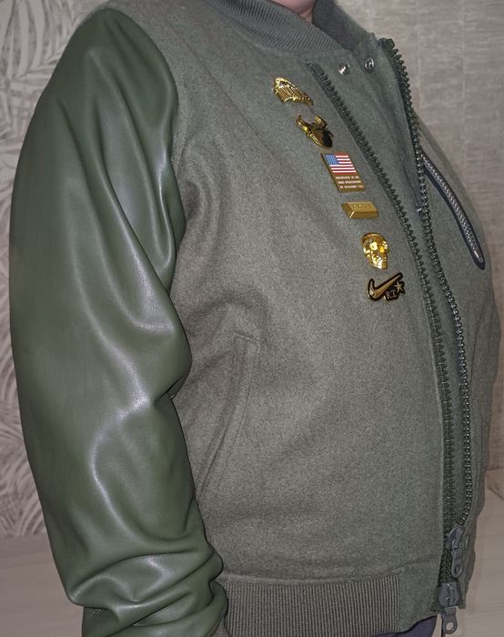 Женский бомбер Nike