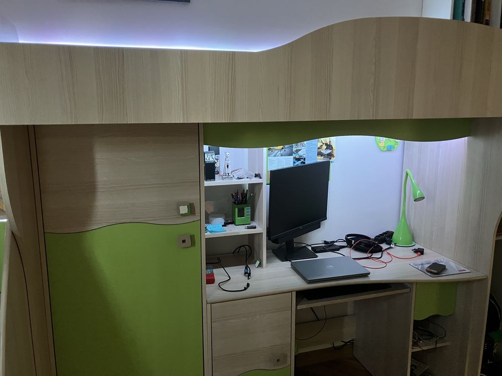Łóżko piętrowe z biurkiem i szafą , LED oświetlenie, lampka
